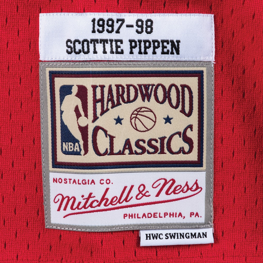 Mens Chicago Bulls Scottie Pippen Mitchell & Ness Red 1997-98 Hardwood Classics Swingman Jersey - image 3