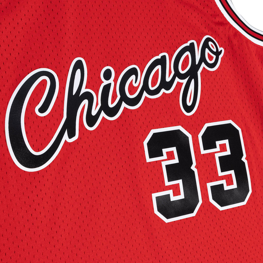 Mens Chicago Bulls Scottie Pippen Mitchell & Ness Red 2003 Hardwood Classics Swingman Jersey - image 4