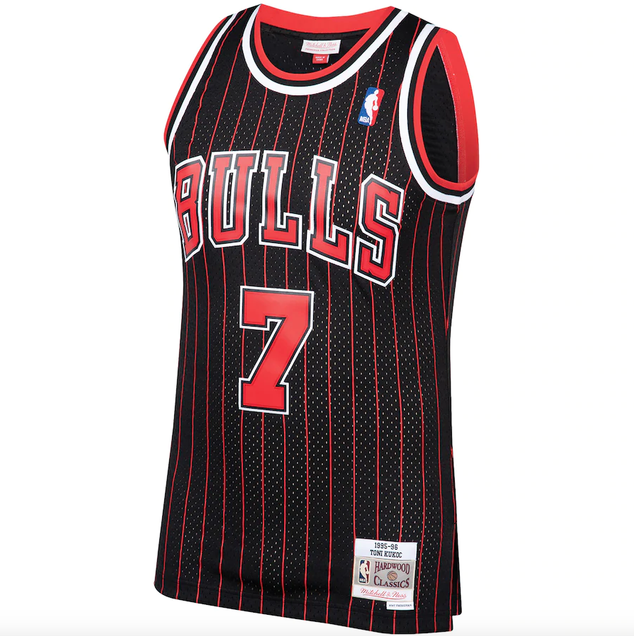 Men's Chicago Bulls Toni Kukoc Mitchell & Ness Black 1995-96 Hardwood Classics Swingman Player Jersey - image 2