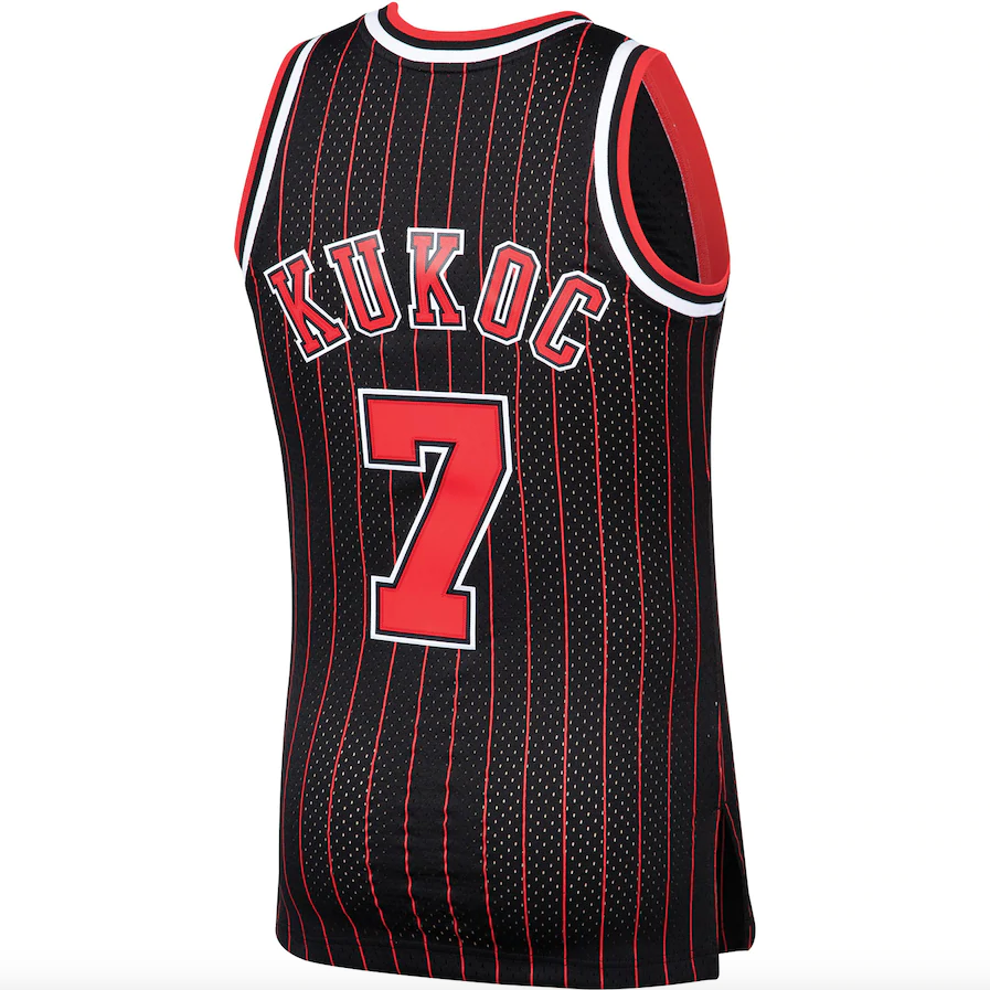 Men's Chicago Bulls Toni Kukoc Mitchell & Ness Black 1995-96 Hardwood Classics Swingman Player Jersey - image 3