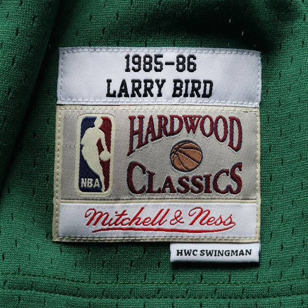 Men's Boston Celtics Larry Bird Mitchell & Ness Kelly Green 1985-86 Hardwood Classics Swingman Jersey - image 4